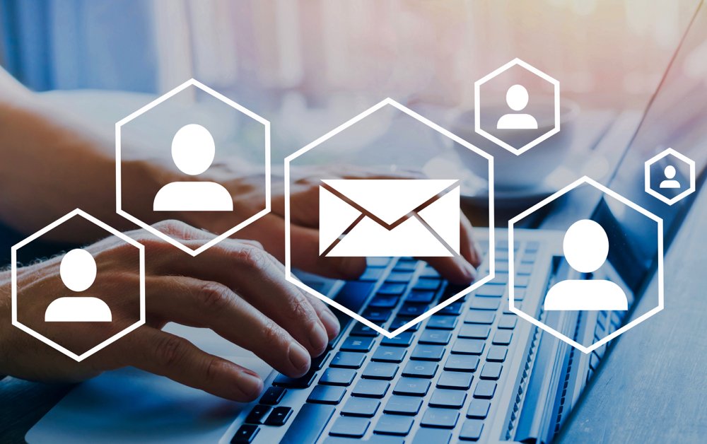 emailing-GettyImages-1154652892 emailing